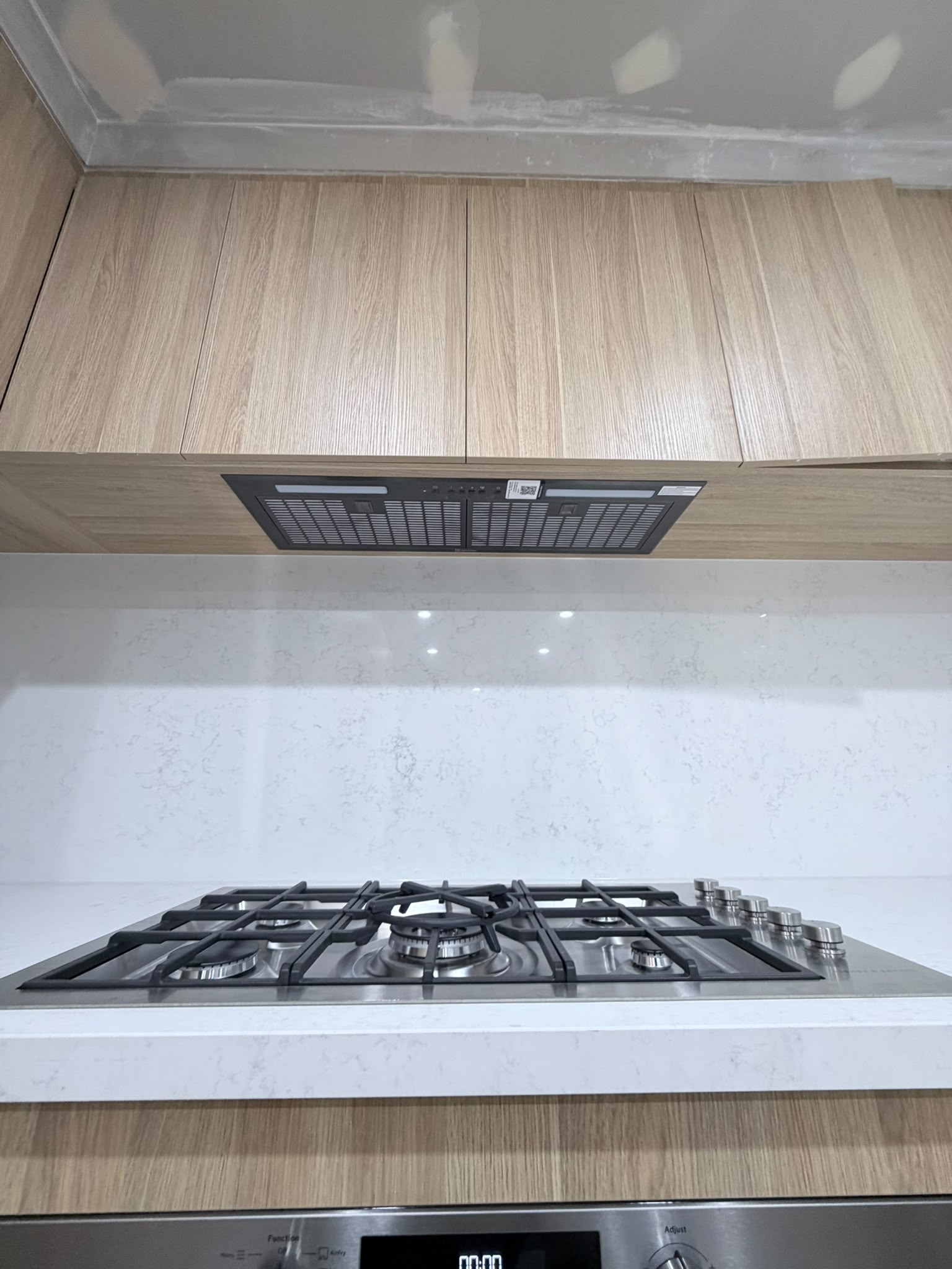 Gas Cooktop with Stone Splashback