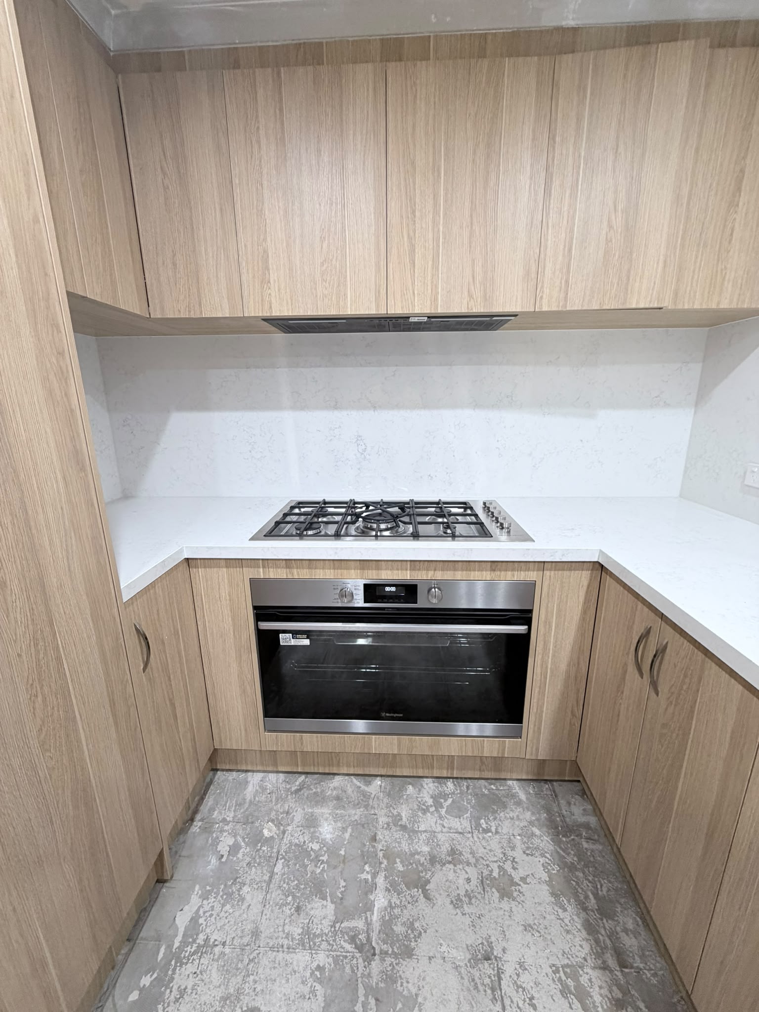 U-Shape Kitchen with Built-In Oven
